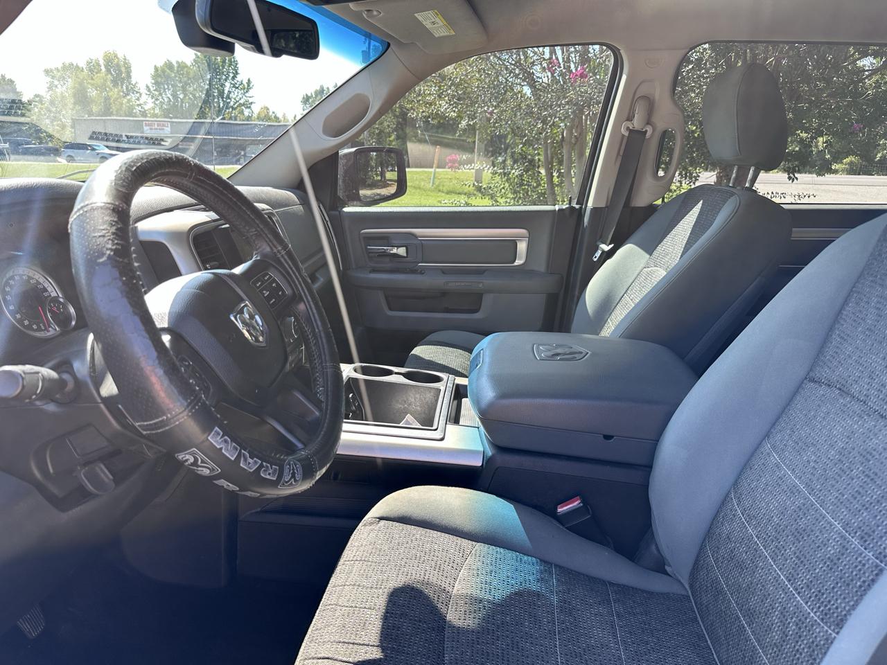 RAM 1500 Laramie Crew Cab SWB 4WD 2015