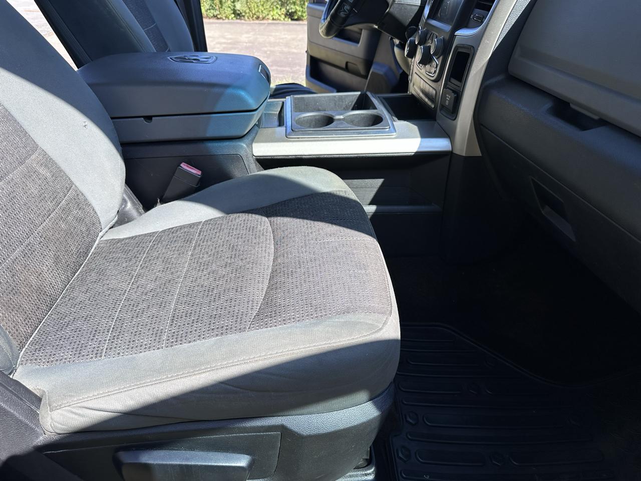 RAM 1500 Laramie Crew Cab SWB 4WD 2015