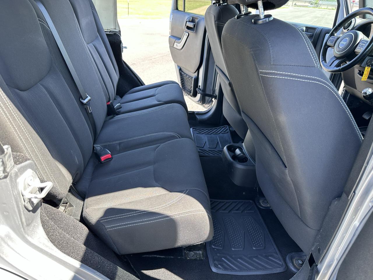 Jeep Wrangler Unlimited Sahara 4WD 2013