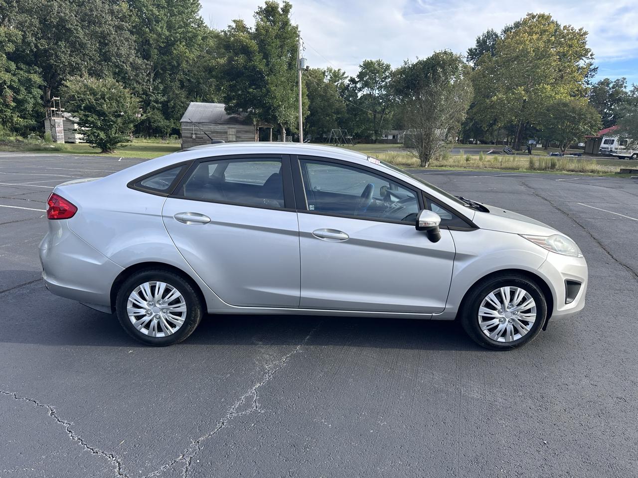 Ford Fiesta SE Sedan 2013