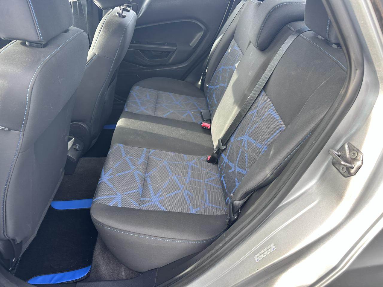 Ford Fiesta SE Sedan 2013