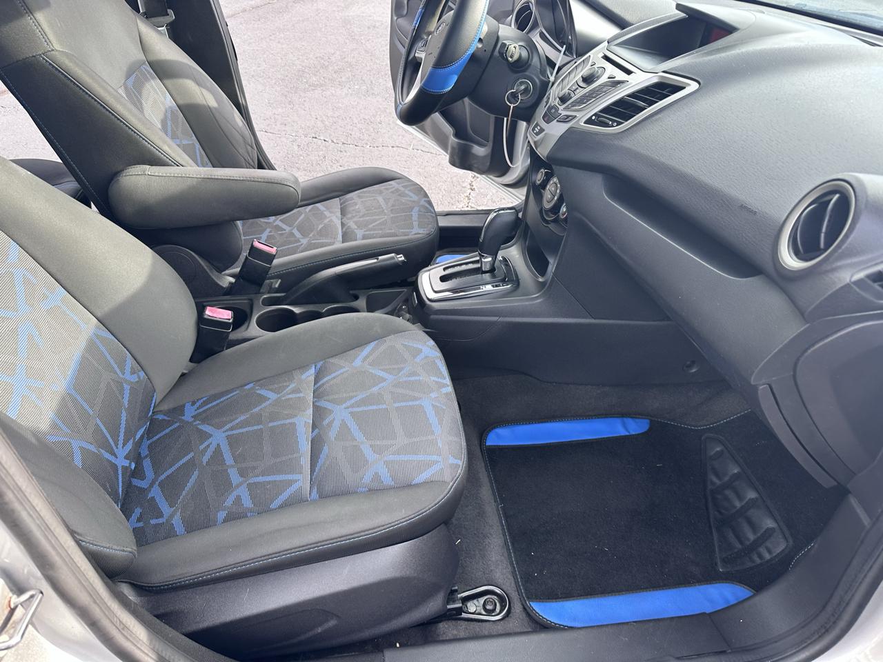 Ford Fiesta SE Sedan 2013