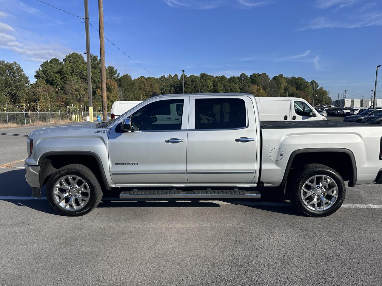 GMC Sierra 1500 4WD Crew Cab 153.0" SLT 2017