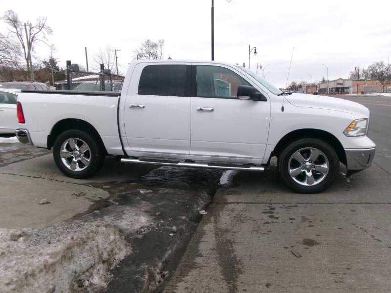 RAM 1500 SLT Crew Cab SWB 4WD 2017