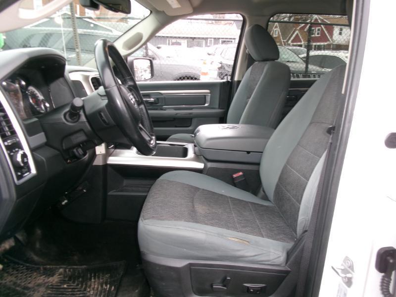 RAM 1500 SLT Crew Cab SWB 4WD 2017