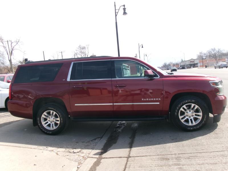 Chevrolet Suburban LT 4WD 2017