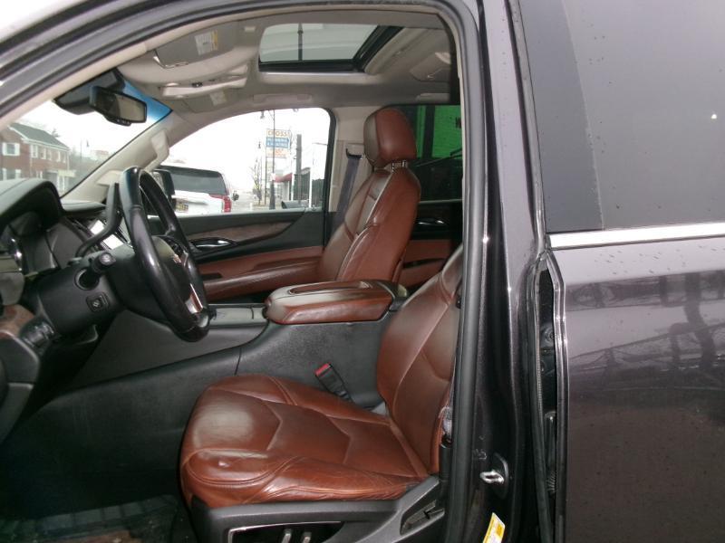 Cadillac Escalade ESV Premium 4WD 2016