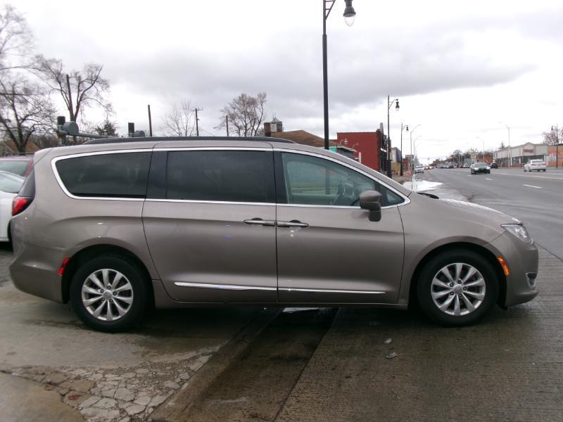 Chrysler Pacifica Touring-L 2017