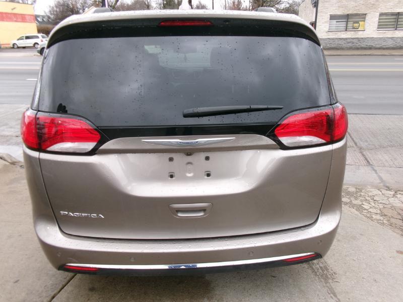 Chrysler Pacifica Touring-L 2017