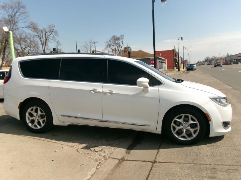 Chrysler Pacifica Touring-L Plus 2017
