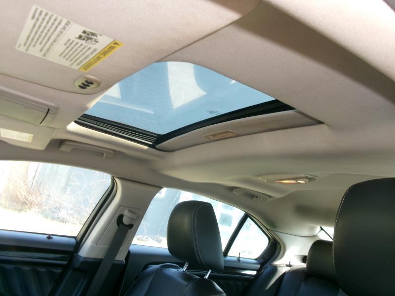 Ford Taurus Limited FWD 2011