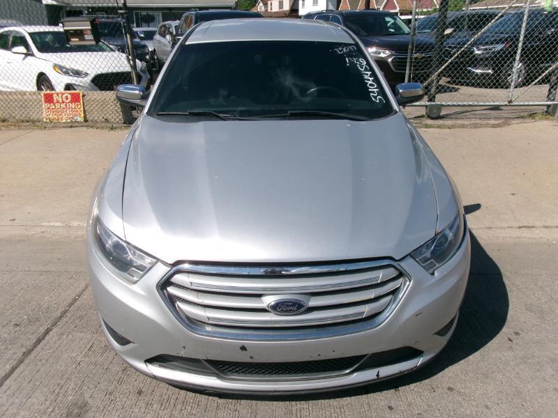 Ford Taurus Limited FWD 2019
