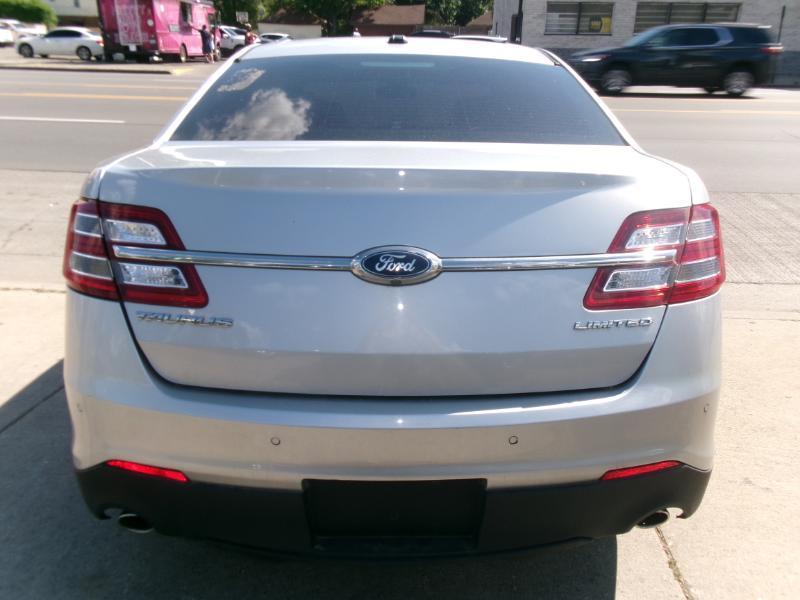 Ford Taurus Limited FWD 2019