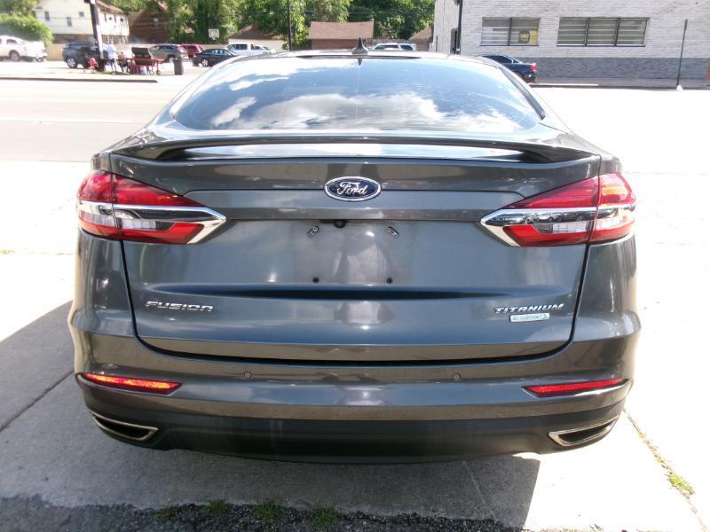 Ford Fusion Titanium 2020
