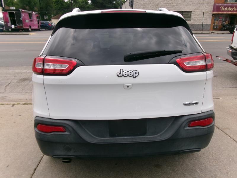 Jeep Cherokee Latitude FWD 2015