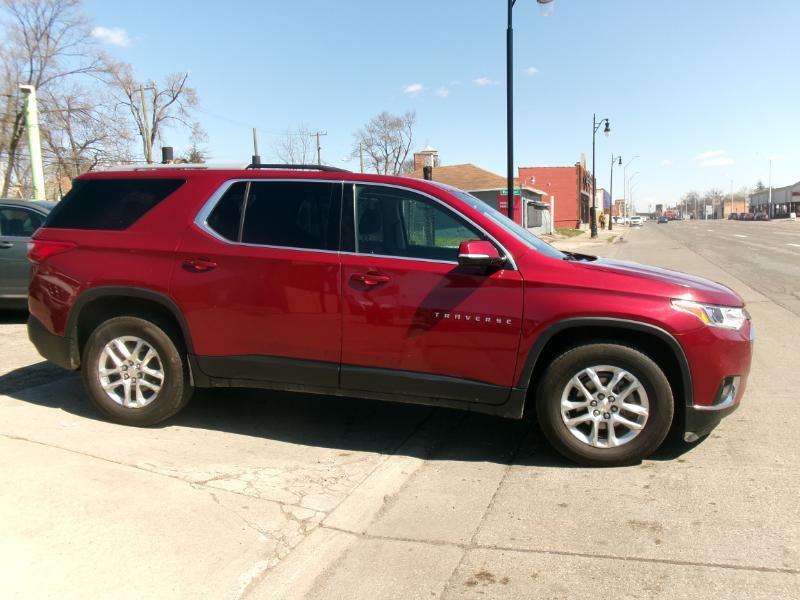 Chevrolet Traverse photo 2