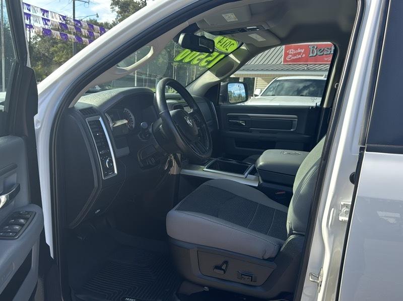 RAM 1500 4WD Crew Cab 140.5" Big Horn 2014