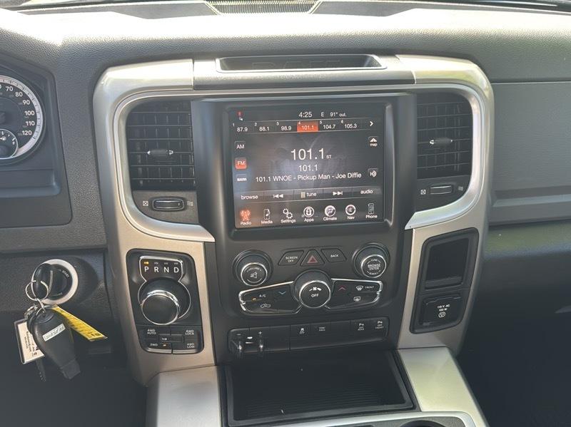 RAM 1500 4WD Crew Cab 140.5" Big Horn 2014