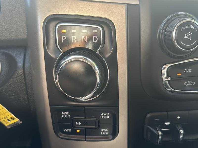 RAM 1500 4WD Crew Cab 140.5" Big Horn 2014