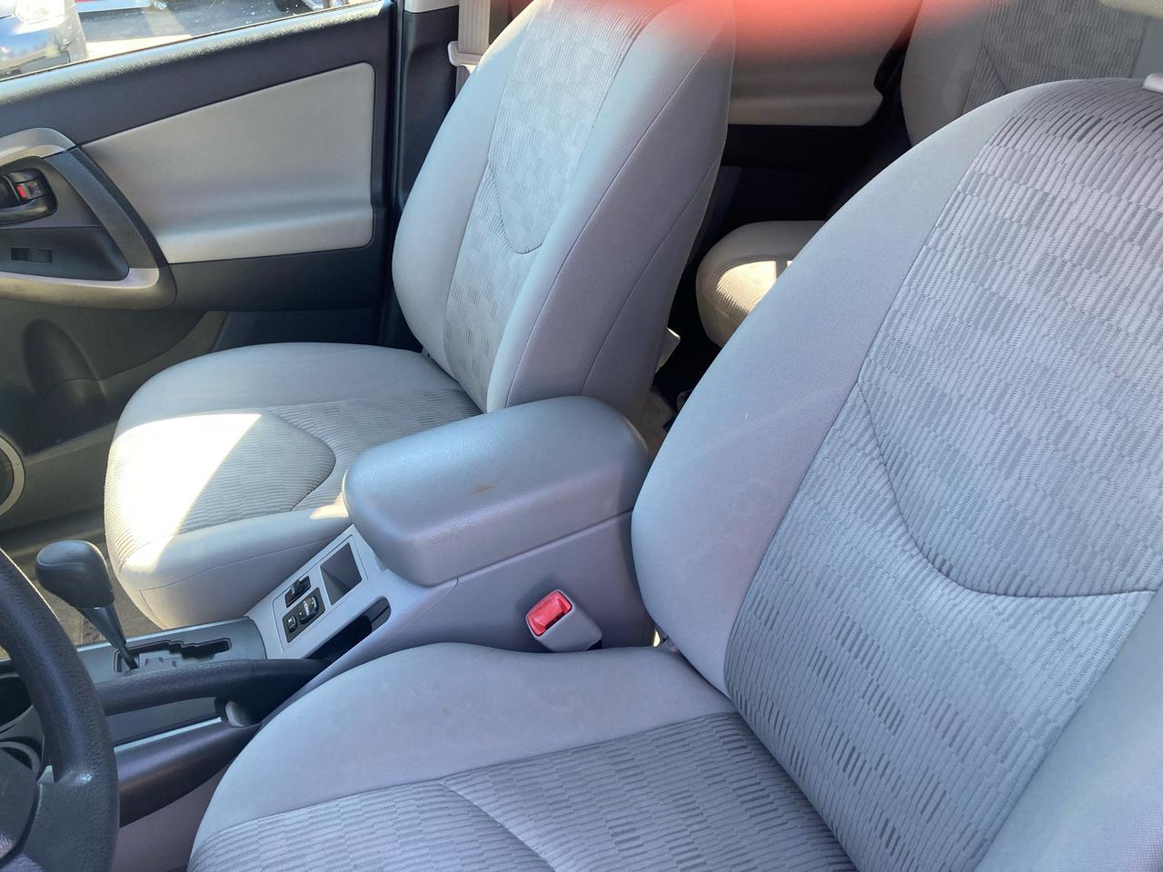 Toyota RAV4 Base I4 4WD 2011