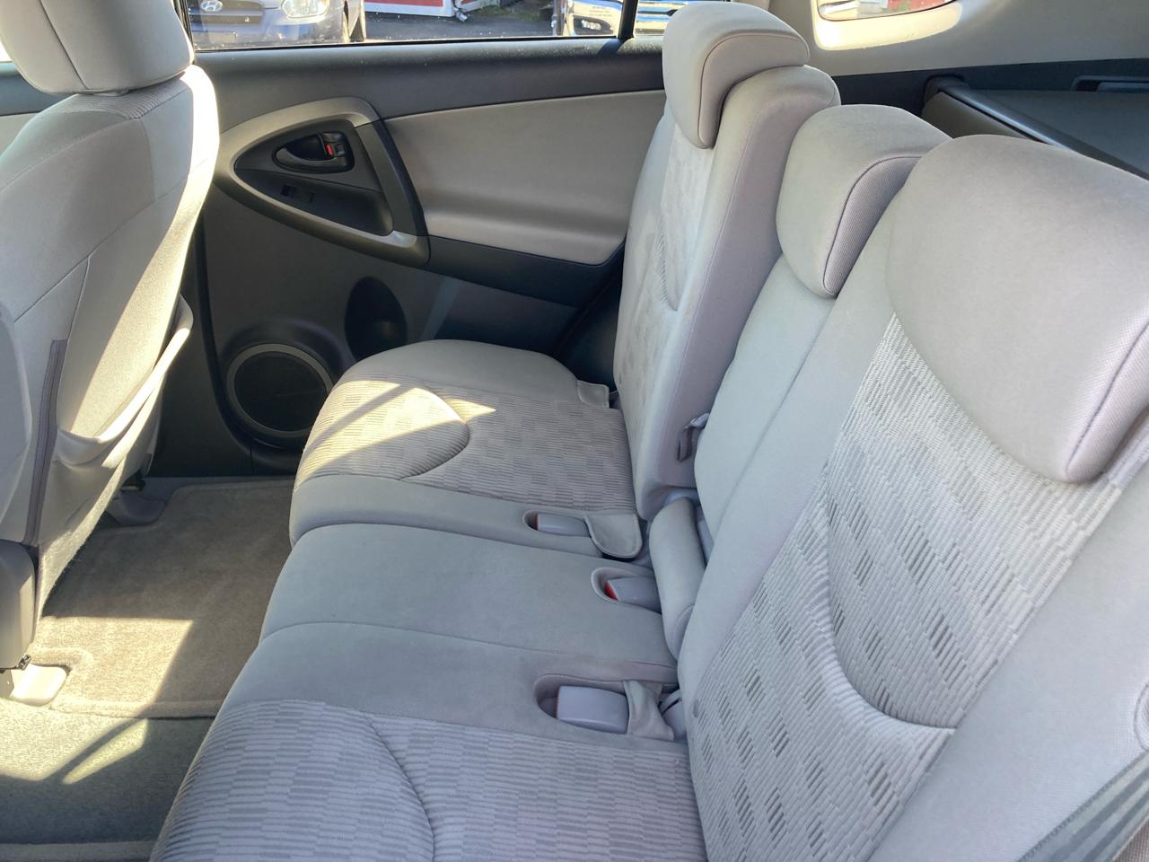 Toyota RAV4 Base I4 4WD 2011