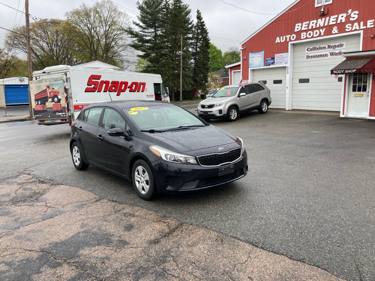 Kia Forte 5-Door LX 2017