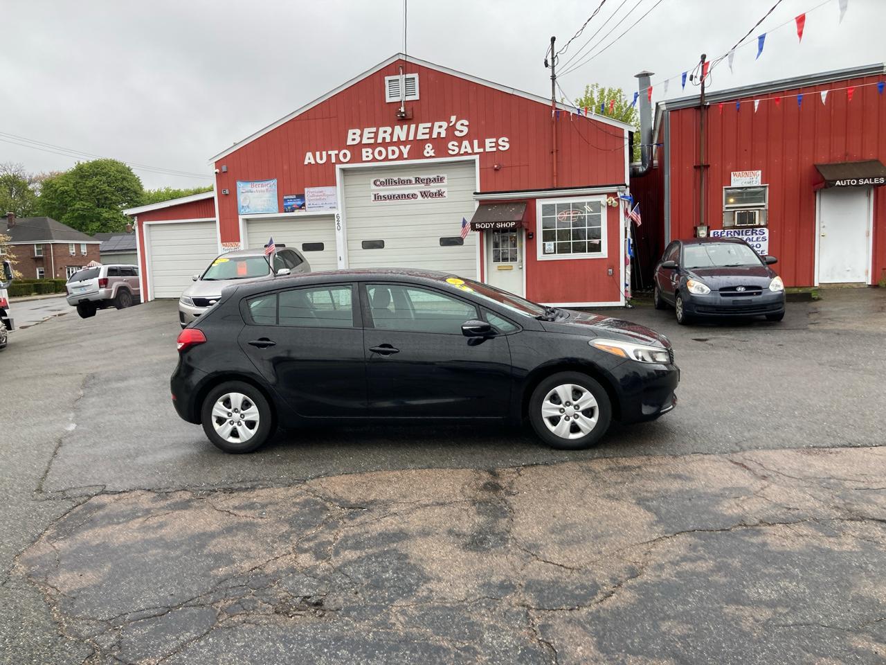 Kia Forte 5-Door LX 2017