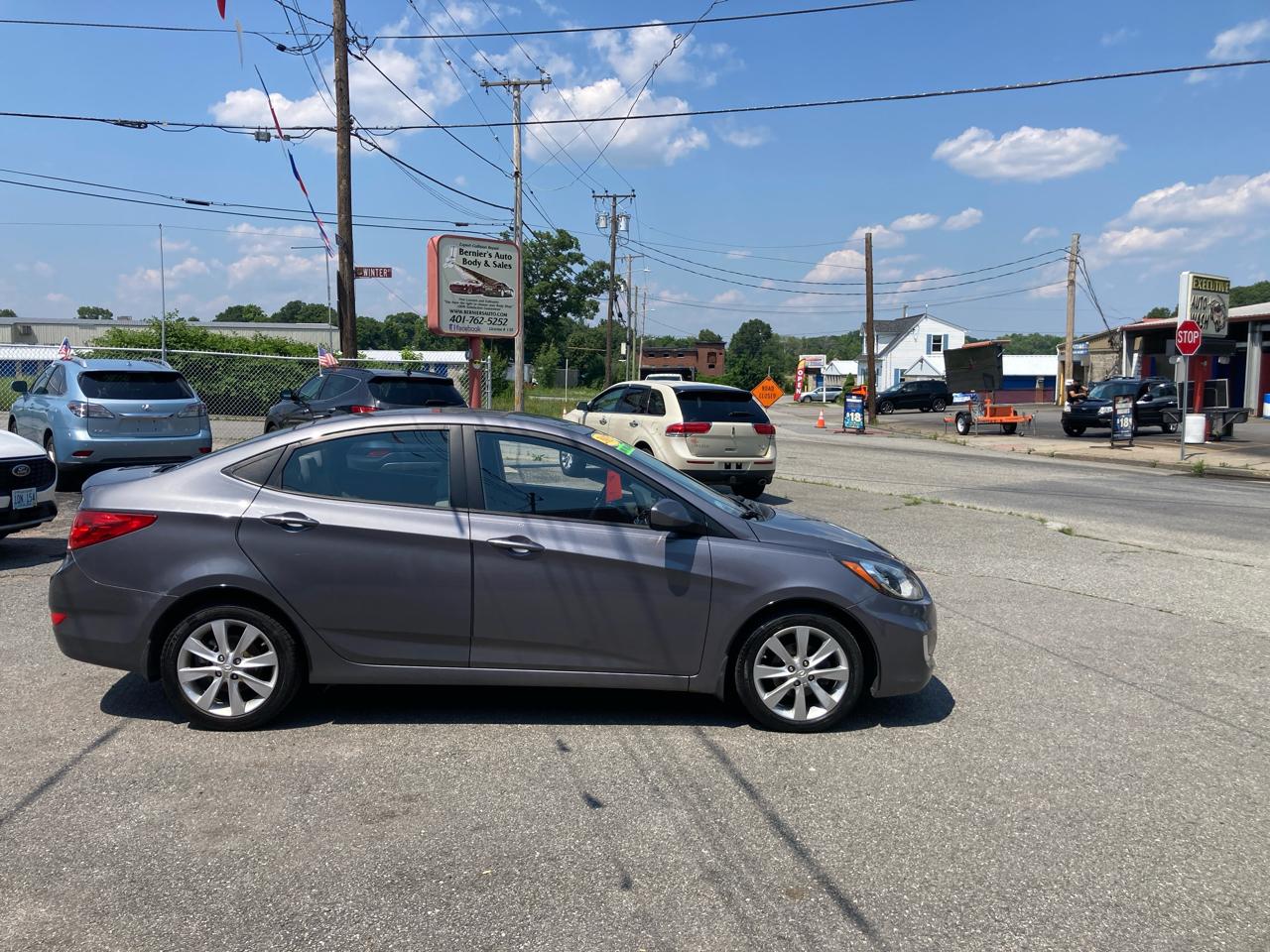 Hyundai Accent GLS 4-Door 2013
