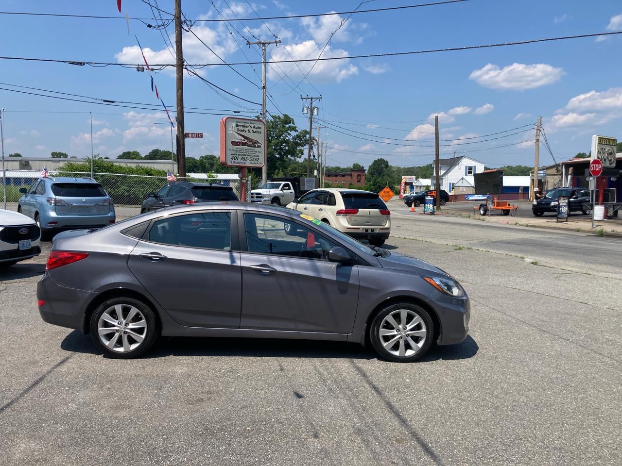 Hyundai Accent GLS 4-Door 2013