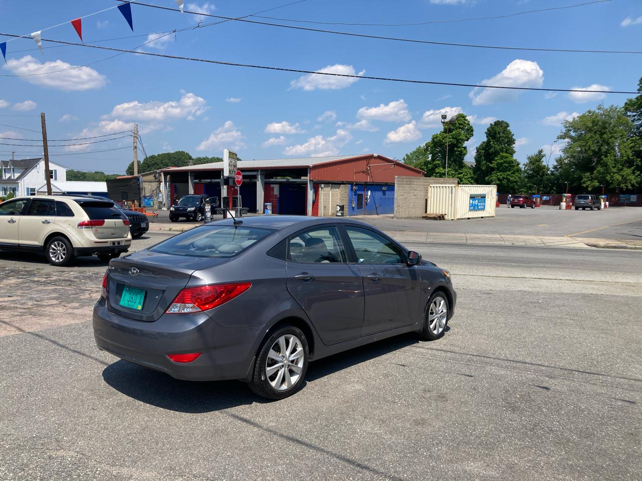 Hyundai Accent GLS 4-Door 2013