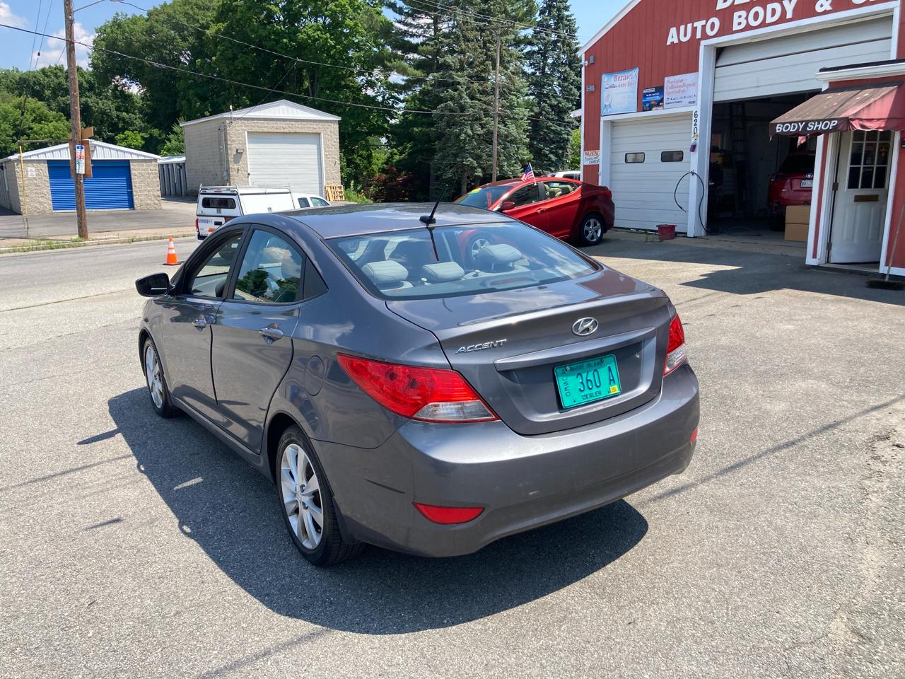 Hyundai Accent GLS 4-Door 2013