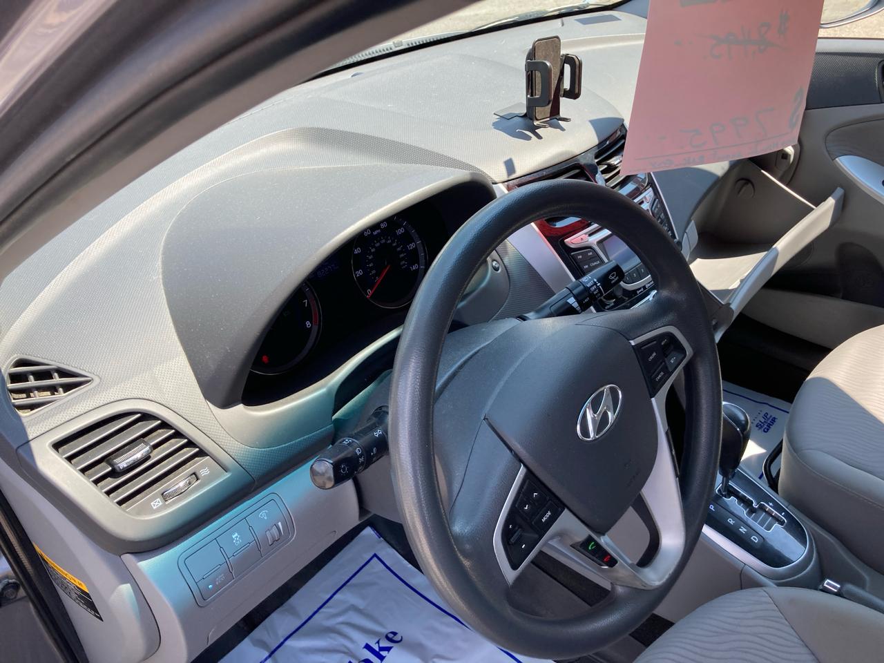 Hyundai Accent GLS 4-Door 2013