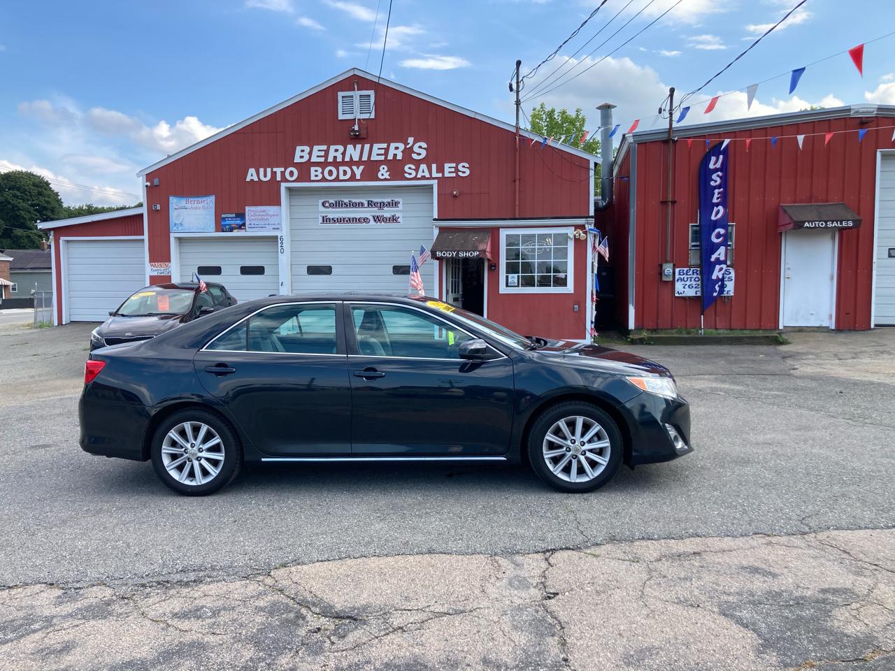Toyota Camry 4dr Sdn I4 Auto XLE (Natl) 2012