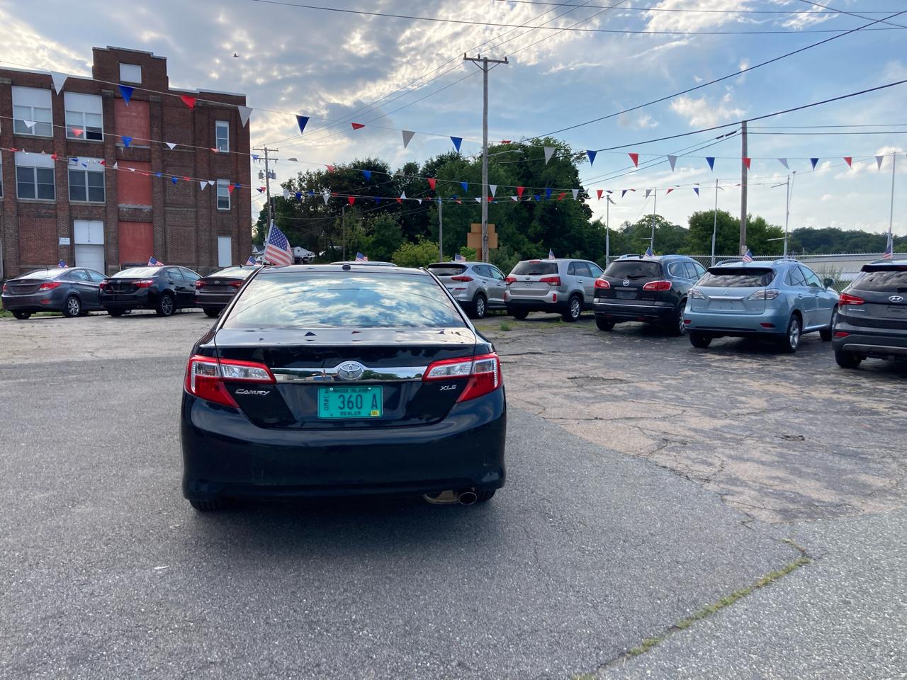 Toyota Camry 4dr Sdn I4 Auto XLE (Natl) 2012