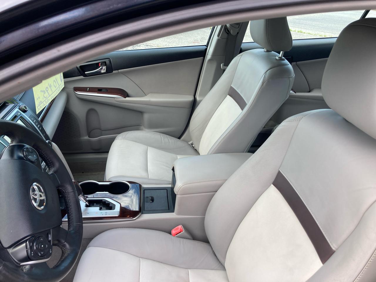 Toyota Camry 4dr Sdn I4 Auto XLE (Natl) 2012