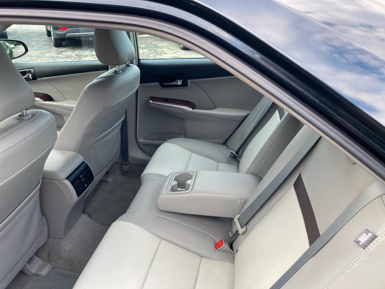 Toyota Camry 4dr Sdn I4 Auto XLE (Natl) 2012