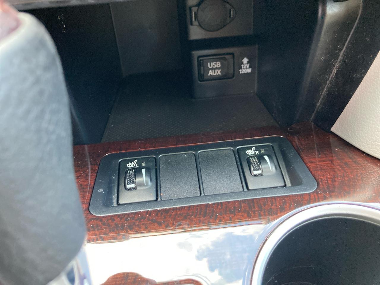 Toyota Camry 4dr Sdn I4 Auto XLE (Natl) 2012