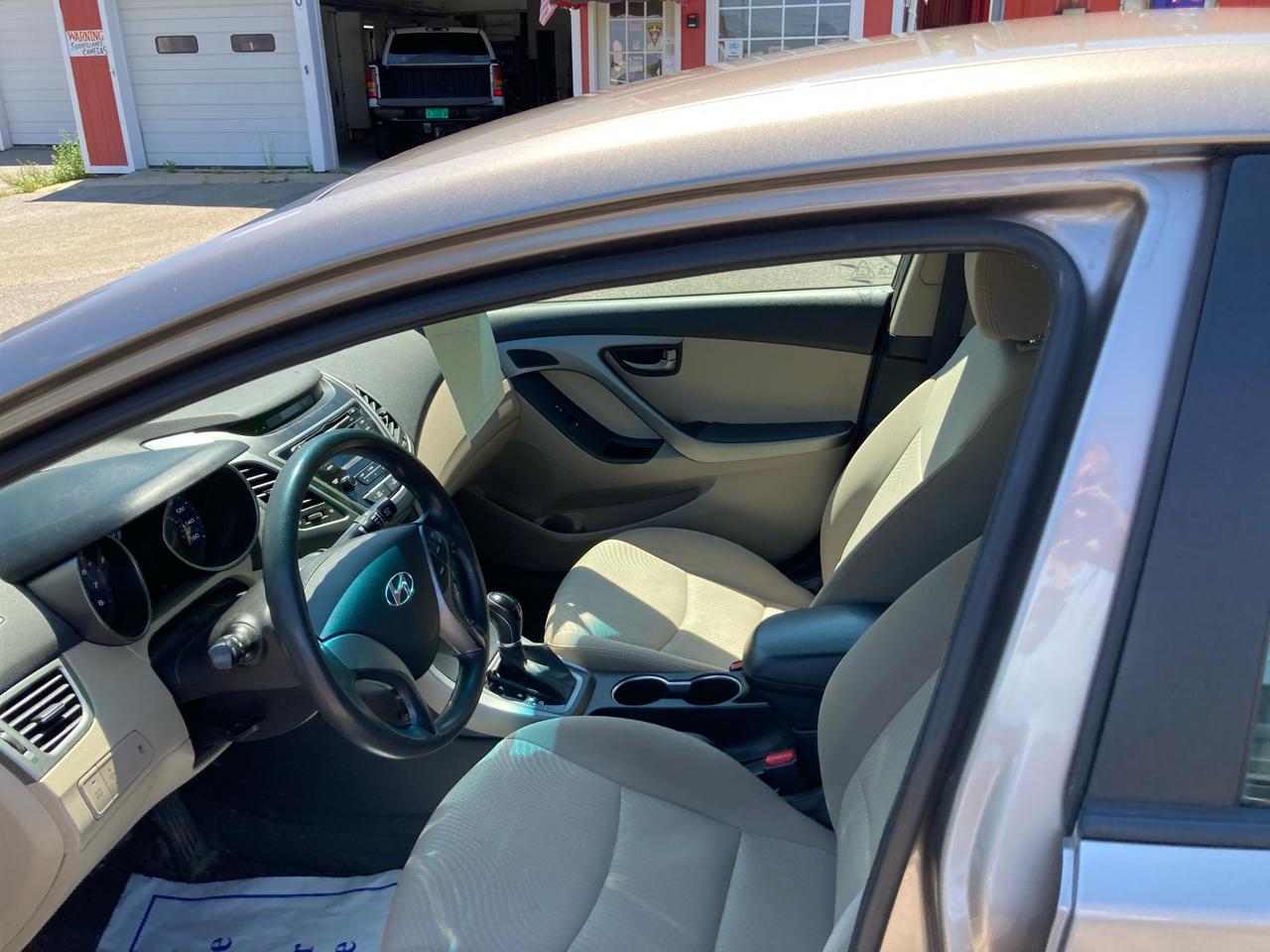 Hyundai ELANTRA GL  2014