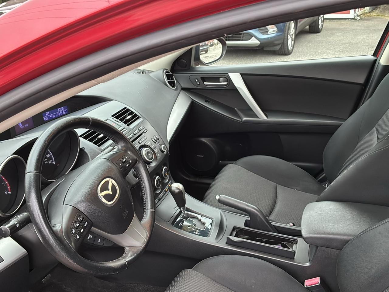 Mazda MAZDA3 i Touring 4-door 2012