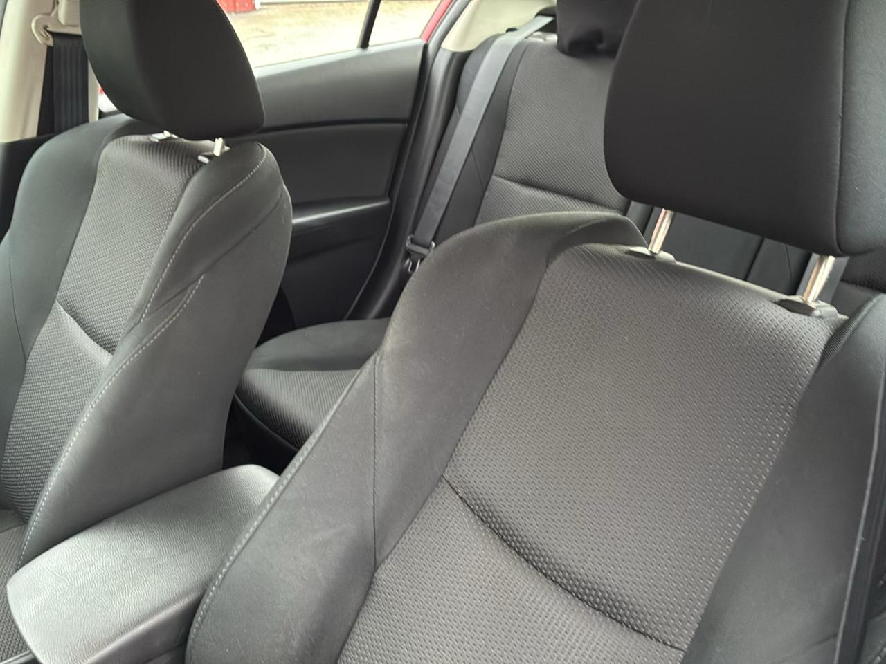 Mazda MAZDA3 i Touring 4-door 2012