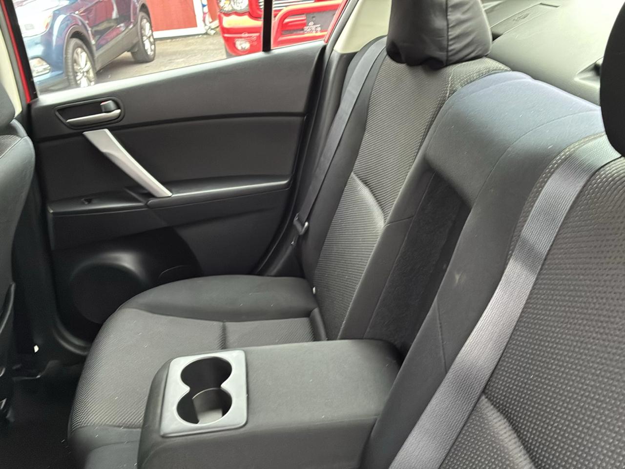 Mazda MAZDA3 i Touring 4-door 2012
