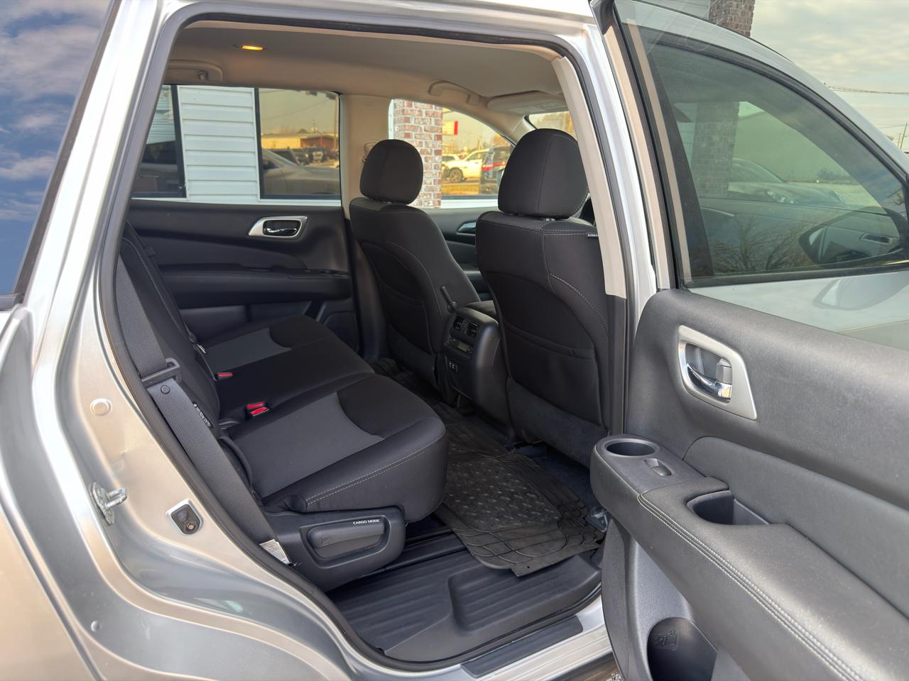 Nissan Pathfinder S 4D SUV FWD 2020