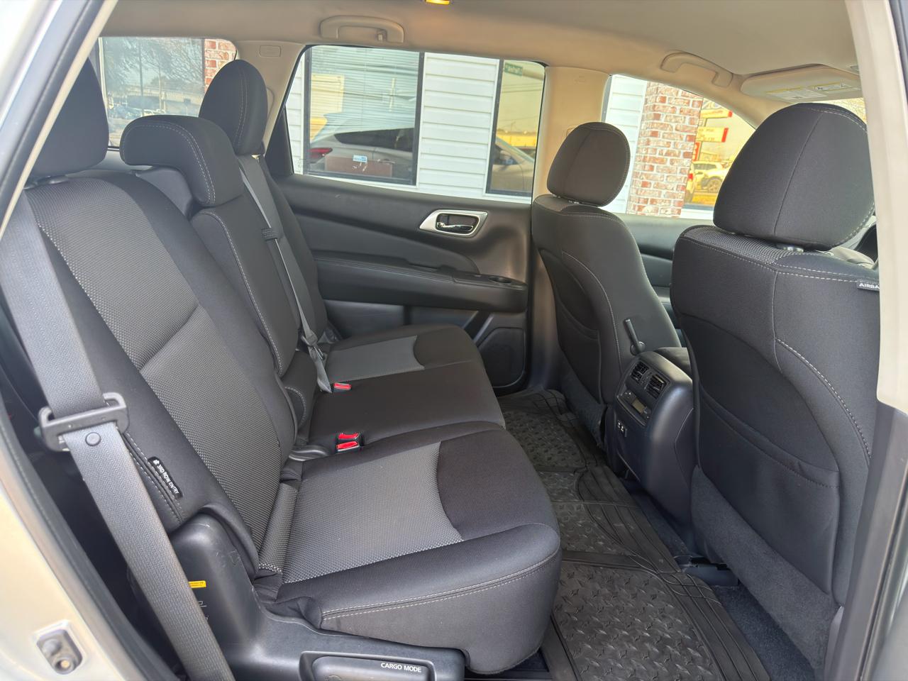 Nissan Pathfinder S 4D SUV FWD 2020