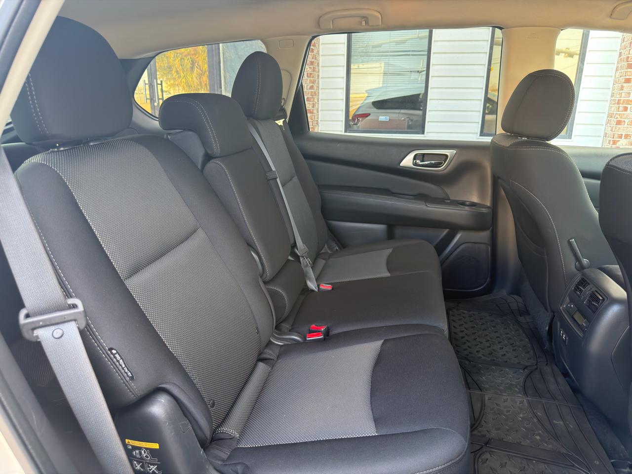 Nissan Pathfinder S 4D SUV FWD 2020