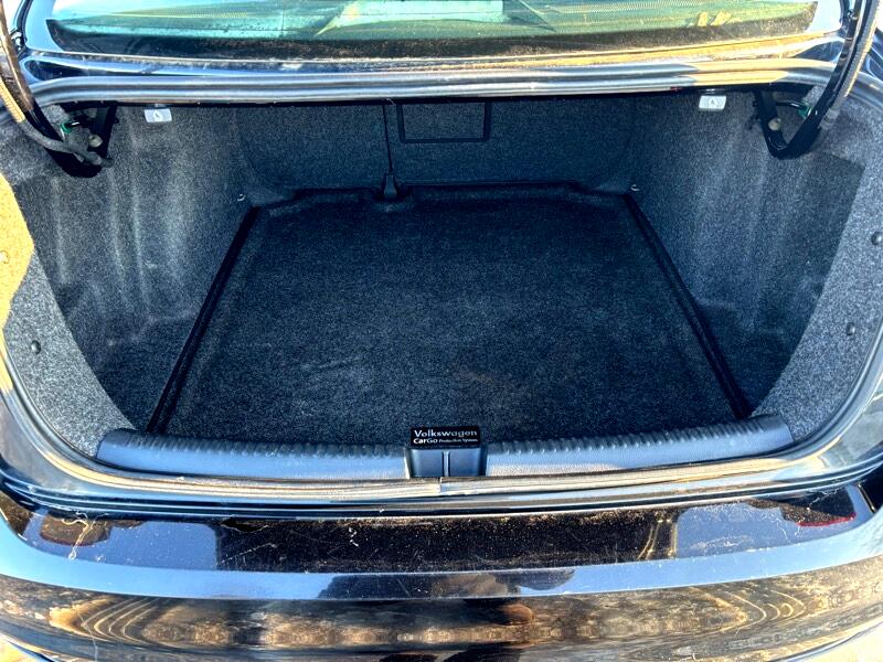 Volkswagen Jetta SEL 6A 2016