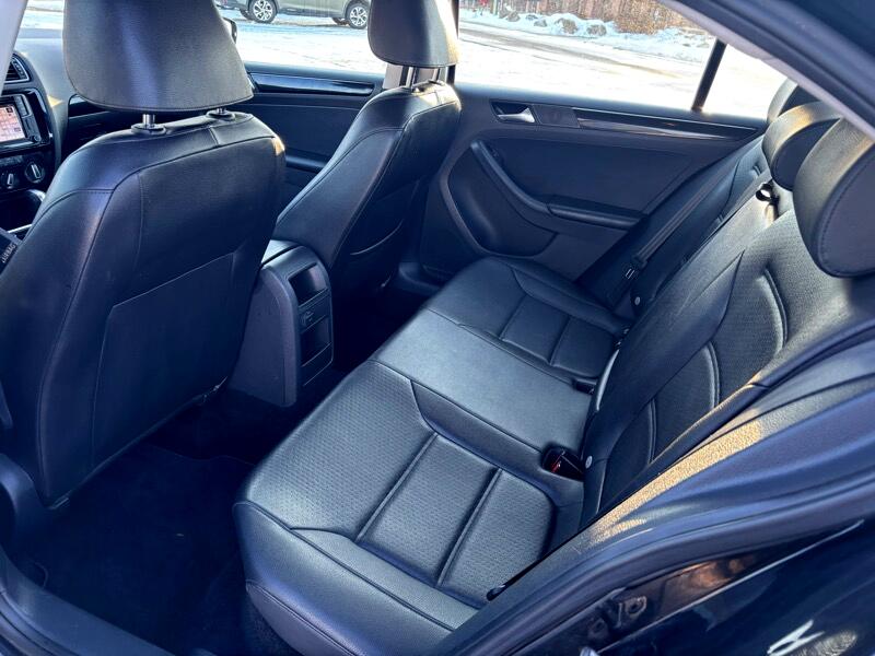 Volkswagen Jetta SEL 6A 2016