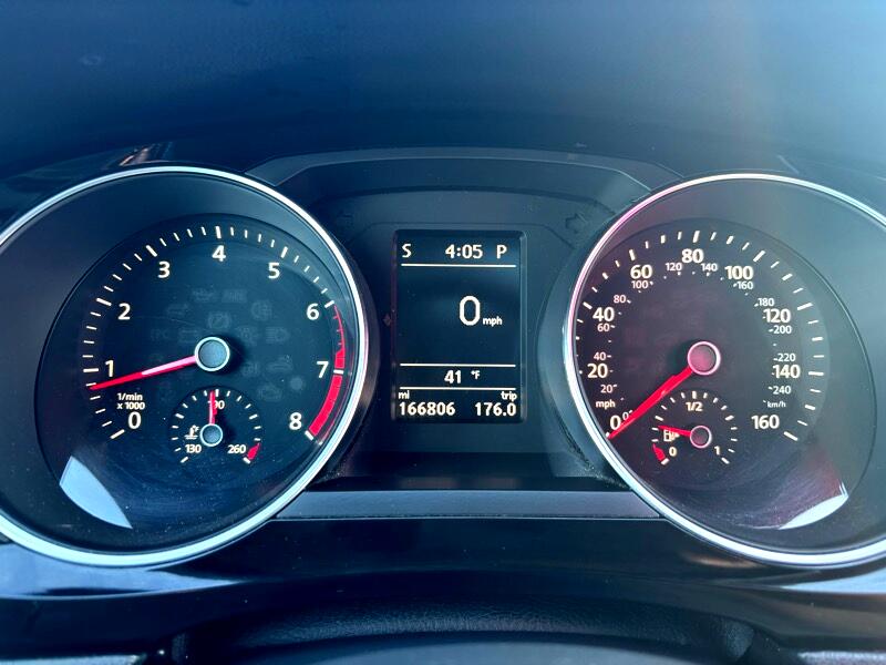 Volkswagen Jetta SEL 6A 2016