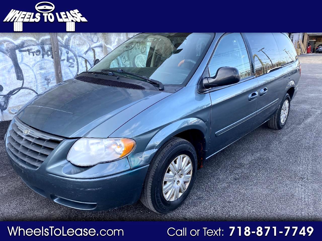 Chrysler Town & Country LX 2007
