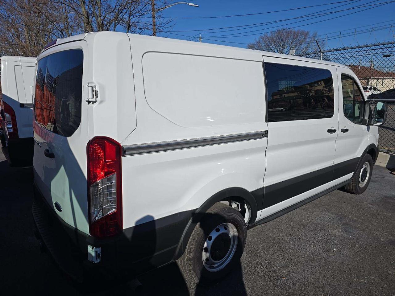 Ford Transit 150 Van Low Roof w/Sliding Pass. 130-in. WB 2024