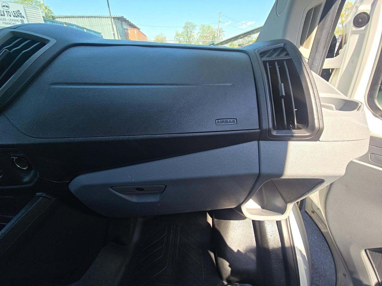2019 Ford Transit Wagon XL - Photo 2